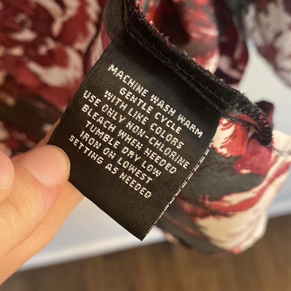 🟢10/$10 - button down blouse - Picture 4 of 4